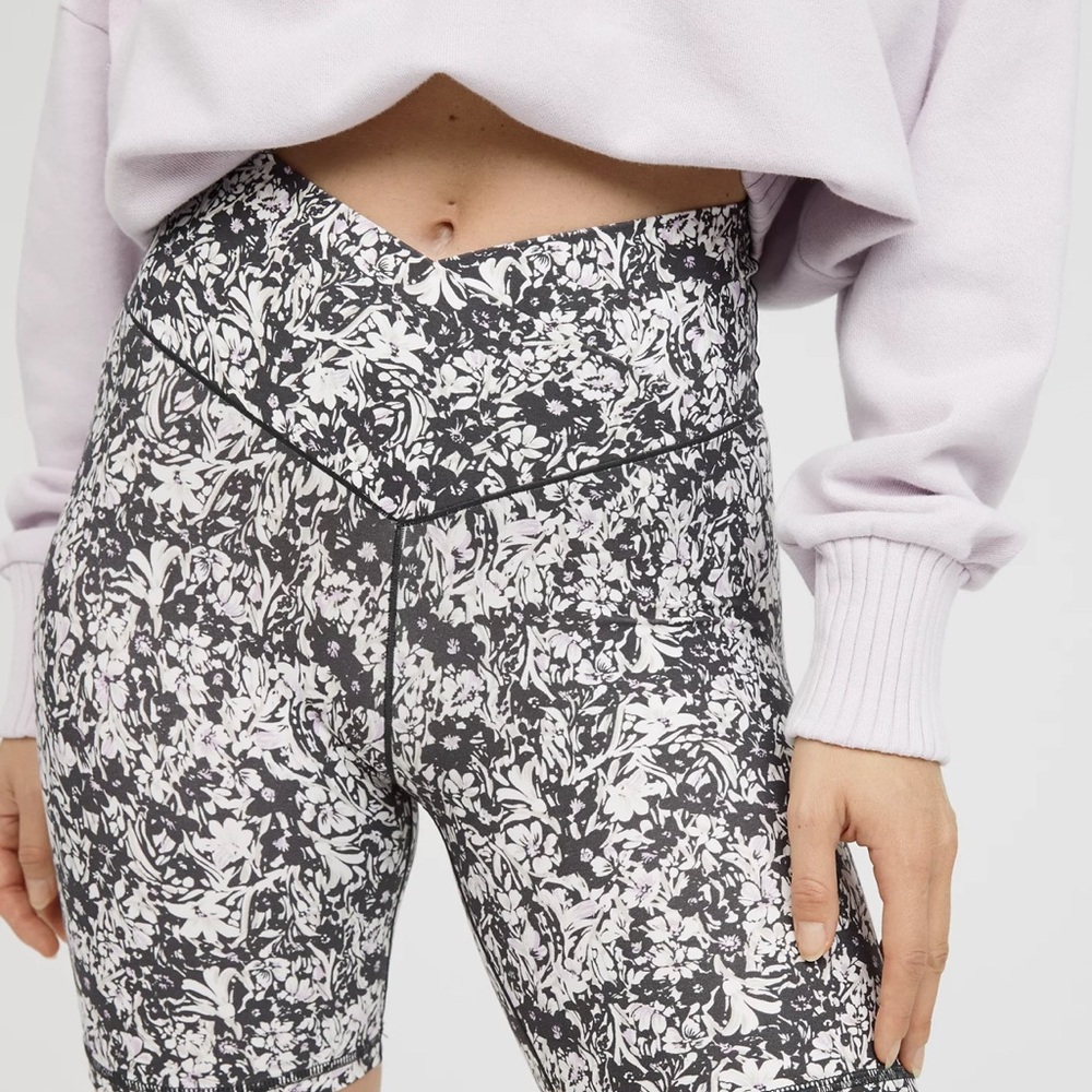 Aerie Offline 7” High-Waist Crossover Floral Print Women’s Bike Shorts